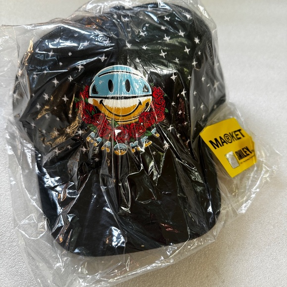 Market Smiley Keep On Shining Trucker Hat main image 6